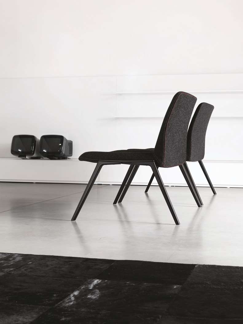 Plate – neobyčejný styl díky jednoduché židli