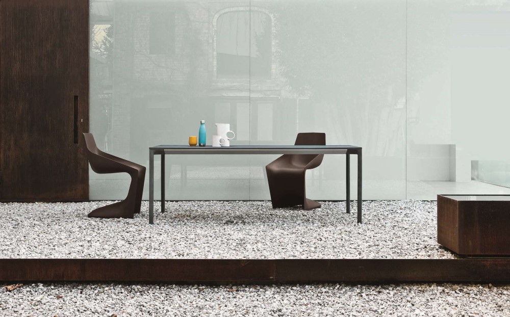 Boiacca – jedinečný stůl z betonu na ven i dovnitř