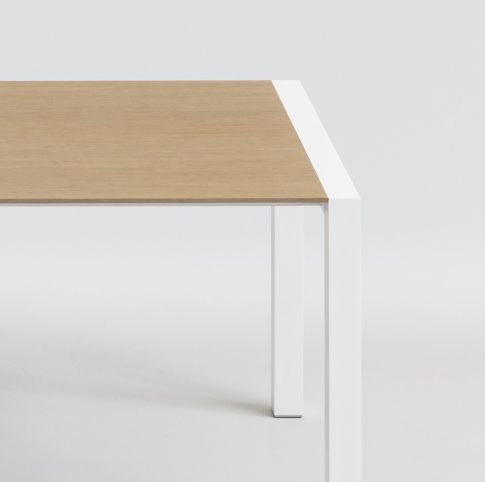 Sushi – minimalistický a velmi elegantní stůl