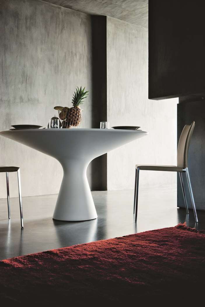 Blanco – kulatý jídelní stůl s okouzlující siluetou