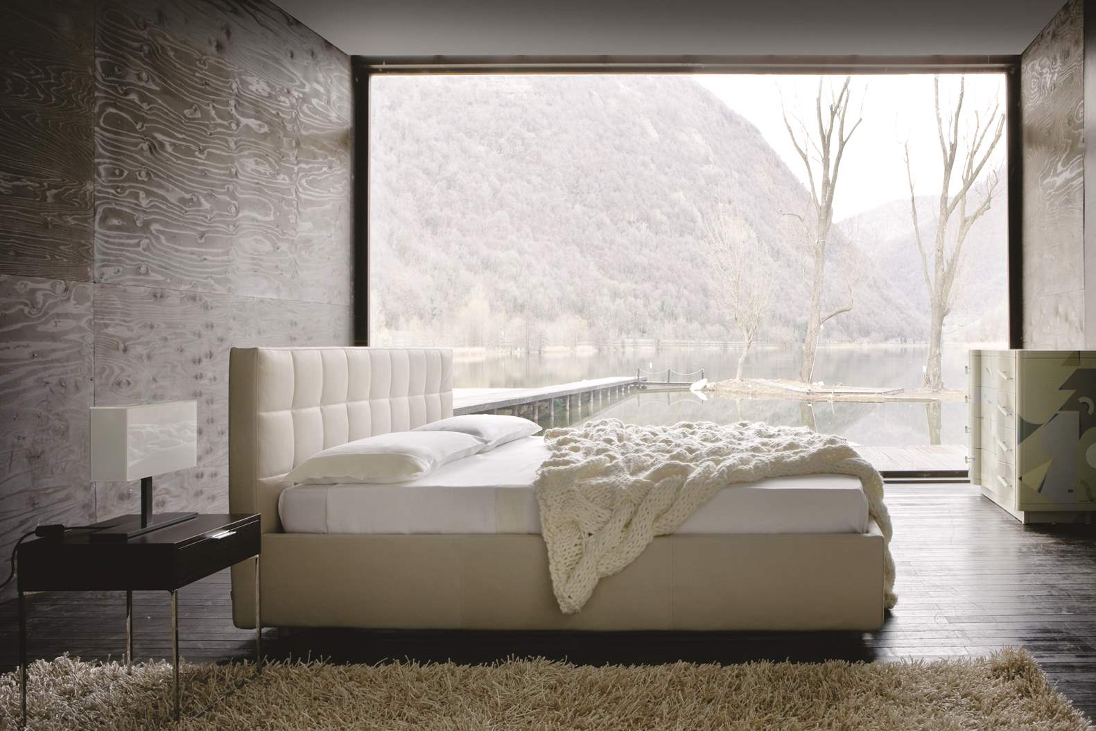 Box – luxusní postel s vysokým čalouněným čelem