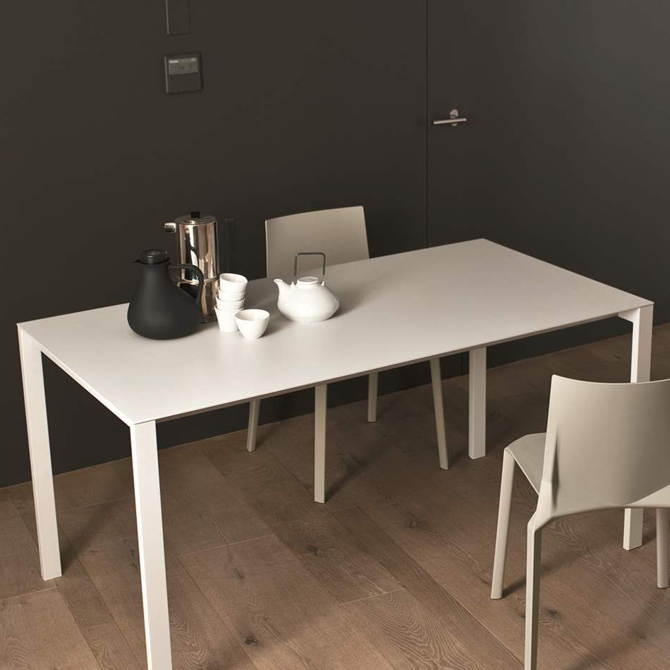 Thin-K – dokonale tvarovaný stůl