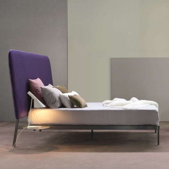 Contrast Bed – postel plná kontrastů