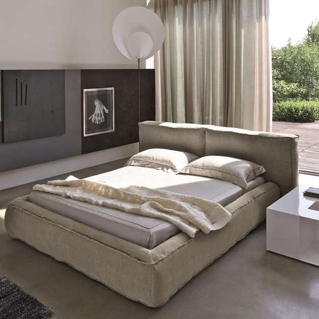 Fluff – harmonické linie postele dávají tvar místu pro snění