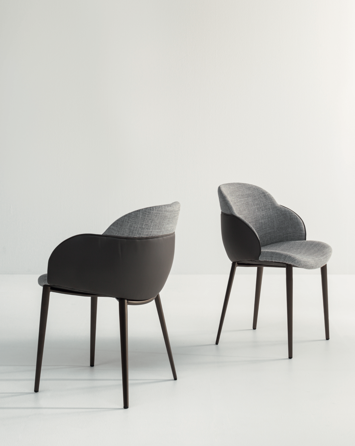 My way & My way Wood – židle s originálním tvarem a kombinací materiálů